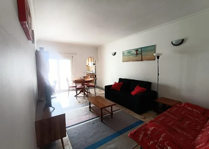 Апартаменти Oura Li