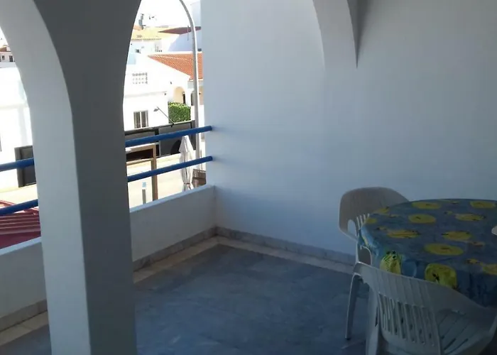 アパート Oura Li