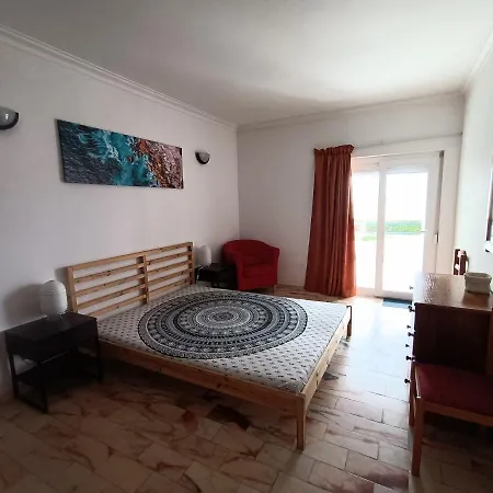 Apartment Oura Li